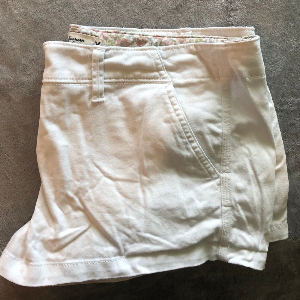 American Eagle White Khaki Shortie Short